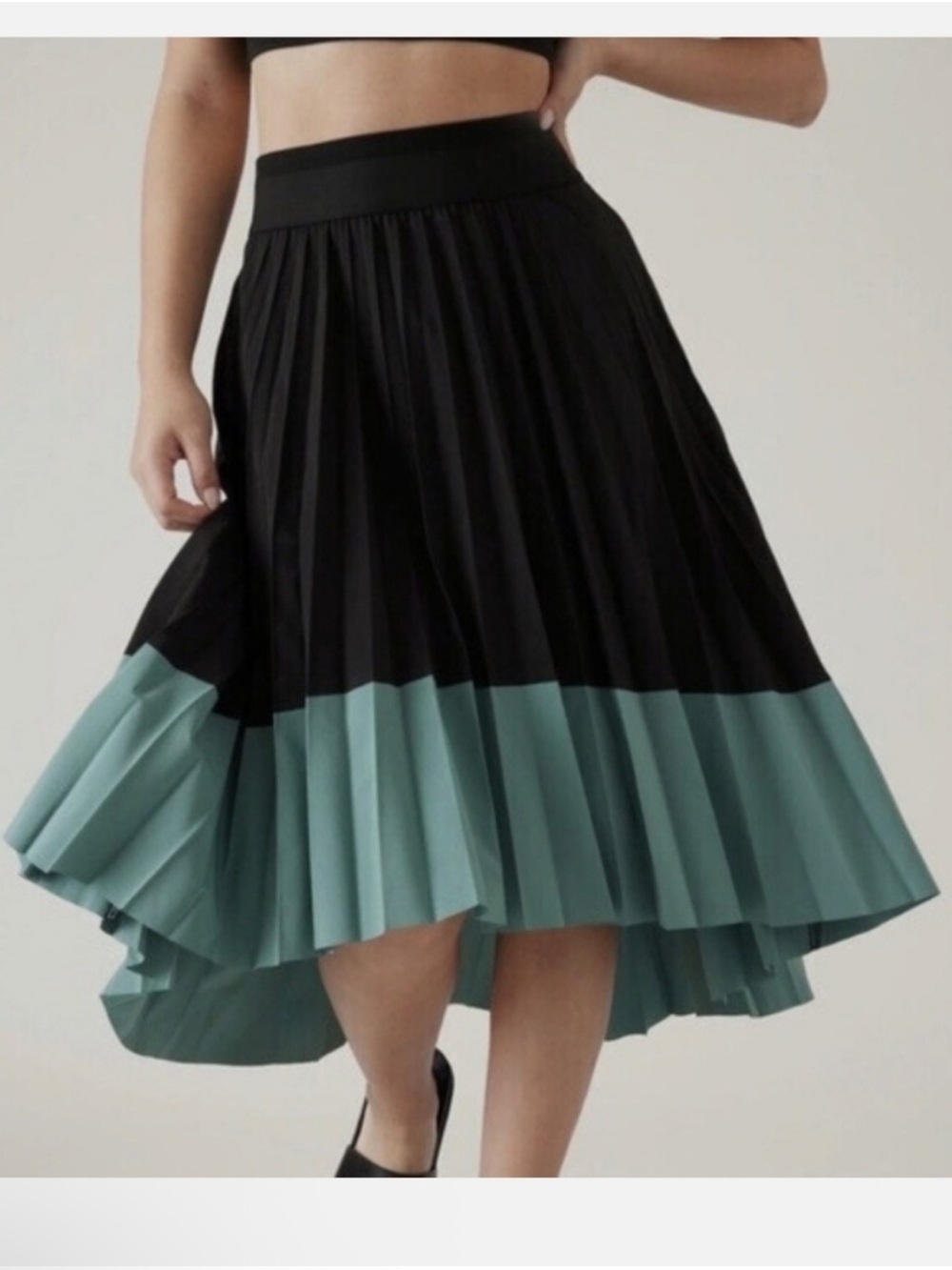 Athleta Swing Forward Pleated High Low Skirt Black And Teal Size Small NEW
